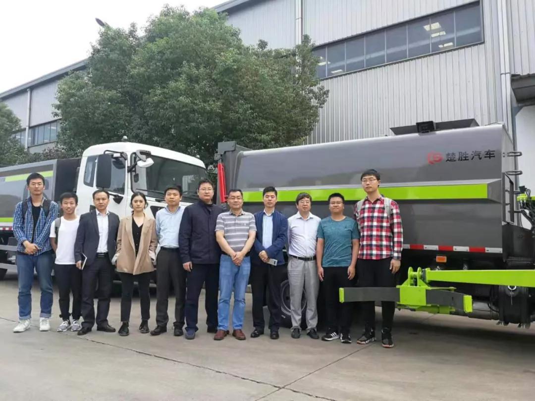 驚艷！“智能機械臂”自裝卸式垃圾車震撼問世